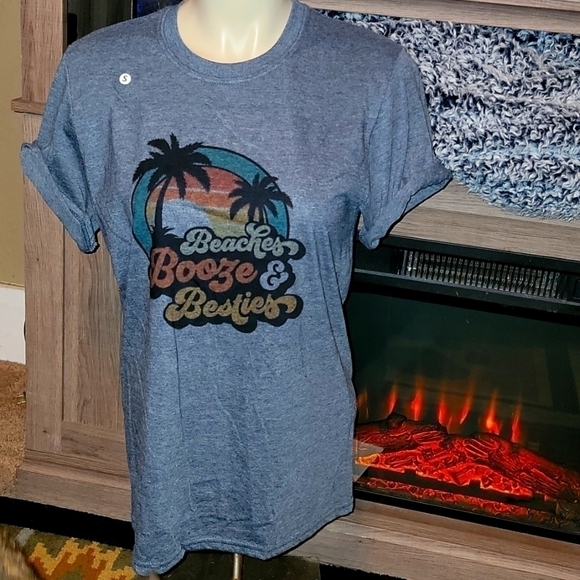 Nwot Beaches Tee -> Nowt Beaches Tee - Picture 1 of 2